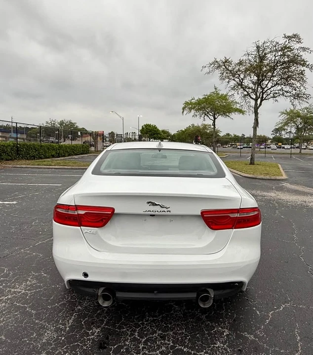 2018 Jaguar XE - Image 6 of 12