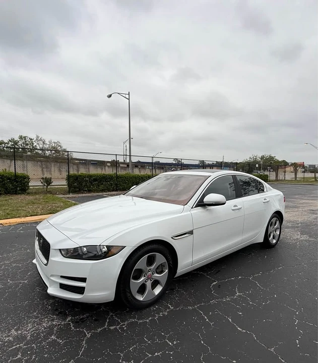 2018 Jaguar XE - Image 2 of 12