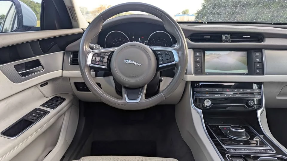 2018 Jaguar XE - Image 18 of 19