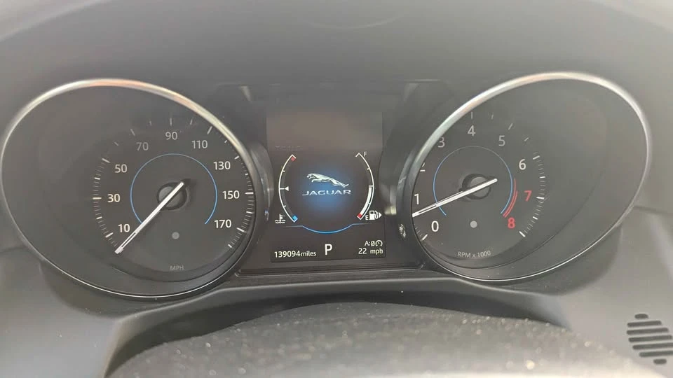 2018 Jaguar XE - Image 19 of 19