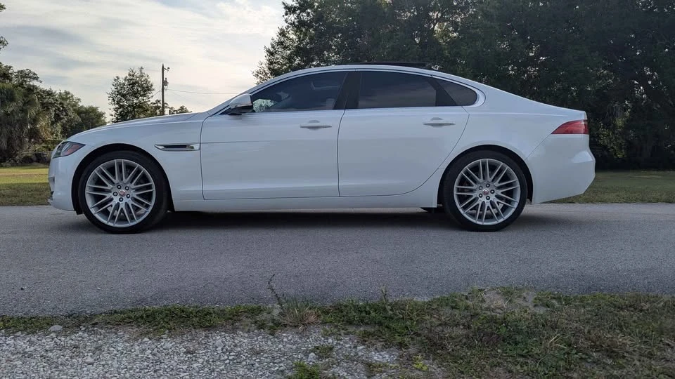 2018 Jaguar XE - Image 6 of 19