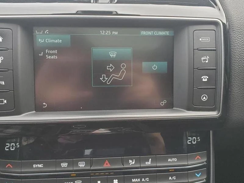 2018 Jaguar XE - Image 14 of 20