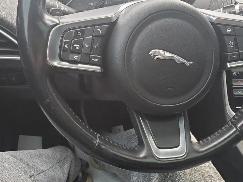 2018 Jaguar XE - Image 11 of 20