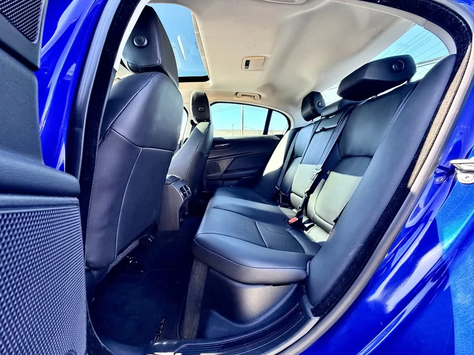 2018 Jaguar XE - Image 17 of 20
