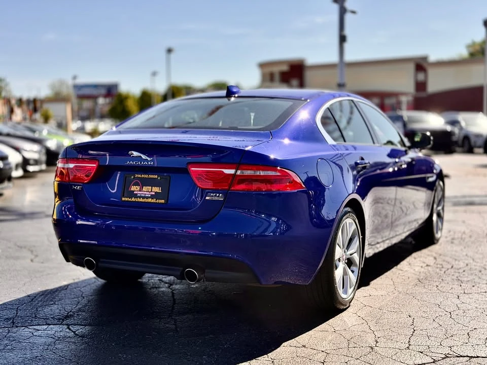 2018 Jaguar XE - Image 5 of 20