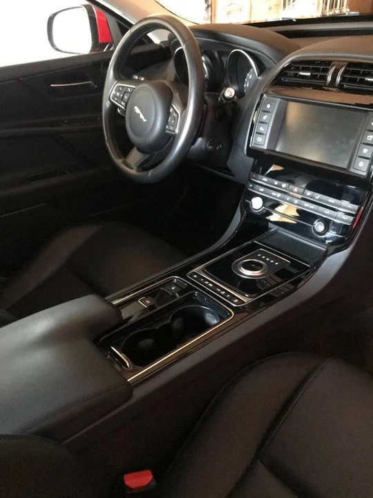 2018 Jaguar XE - Image 6 of 7