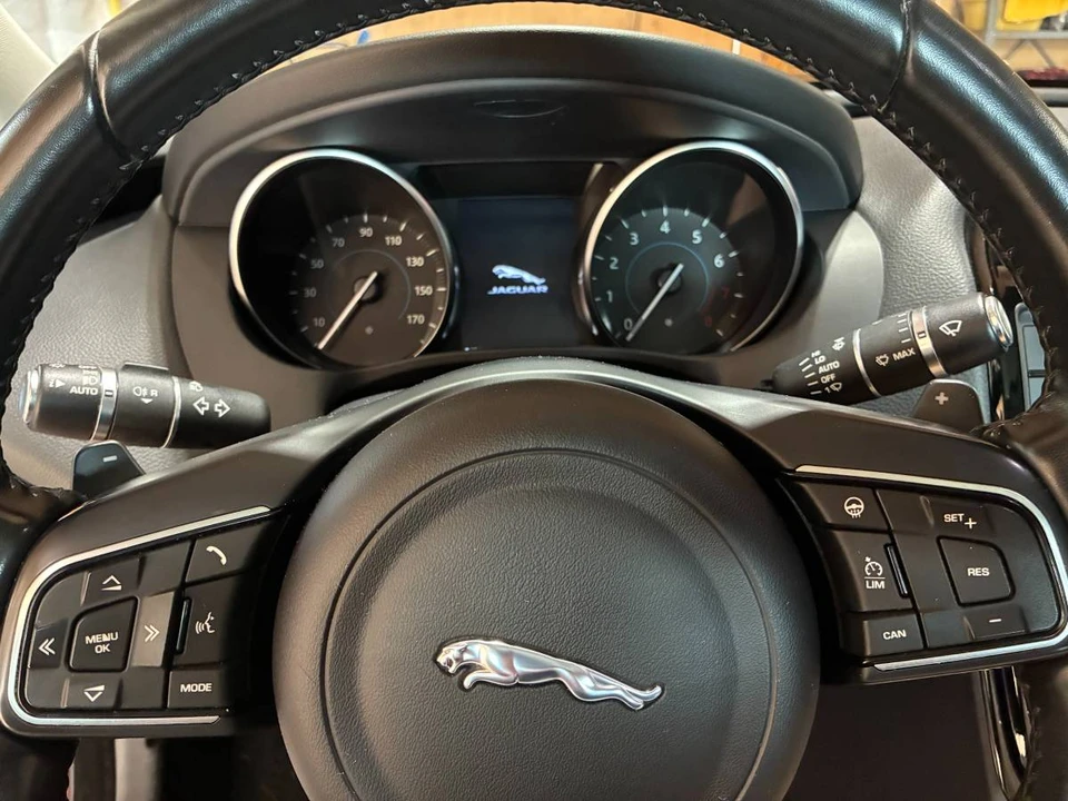 2018 Jaguar XE - Image 4 of 7