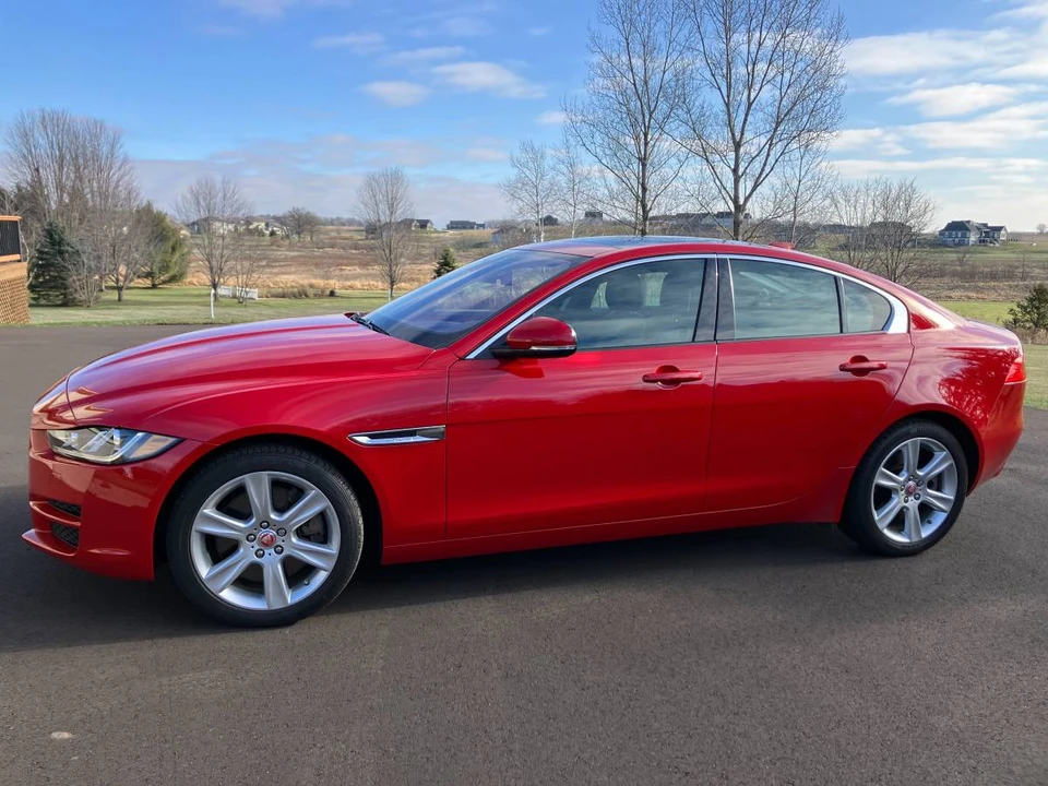 2018 Jaguar XE - Image 2 of 7