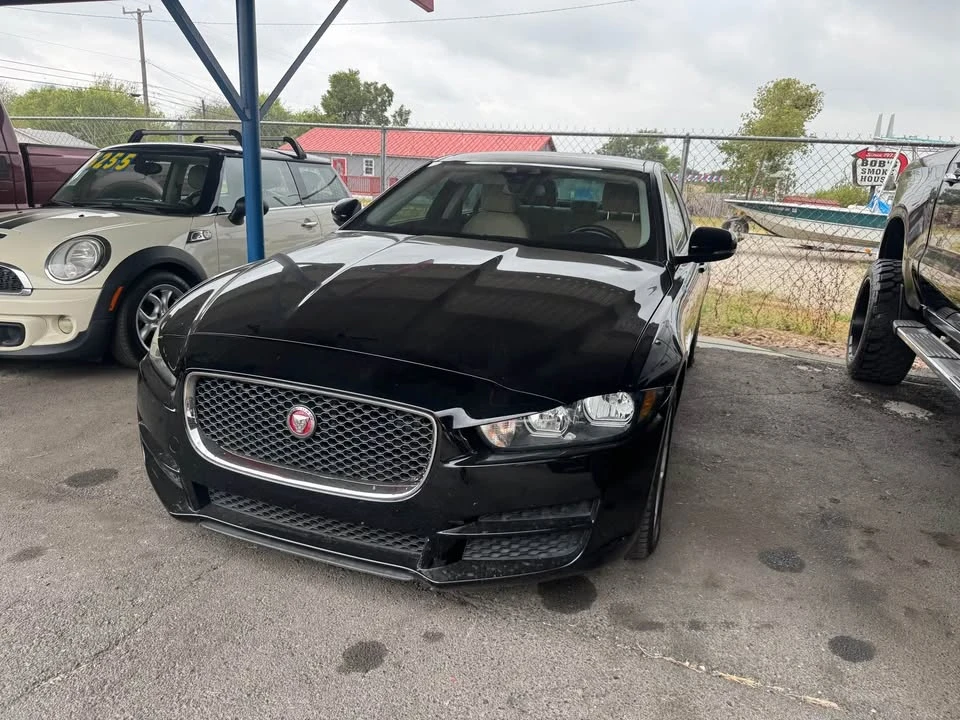 2018 Jaguar XE - Image 2 of 10