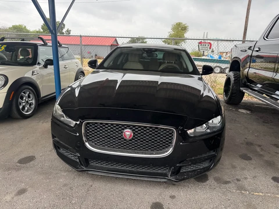 2018 Jaguar XE - Image 6 of 10