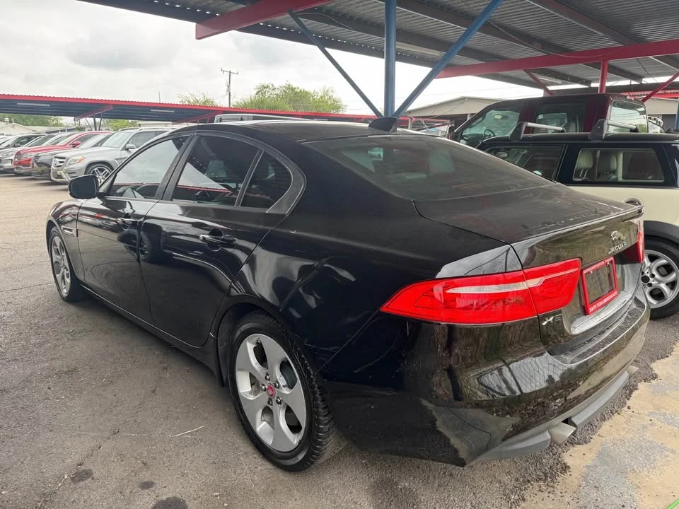 2018 Jaguar XE - Image 3 of 9