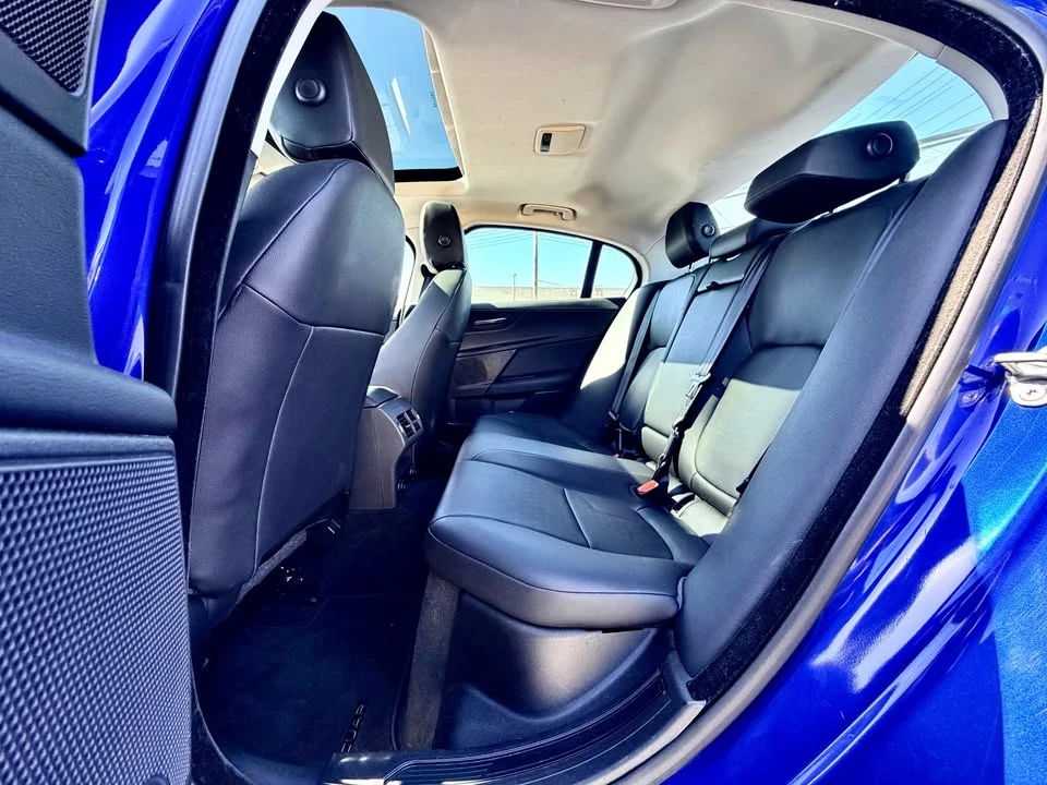 2018 Jaguar XE - Image 14 of 18