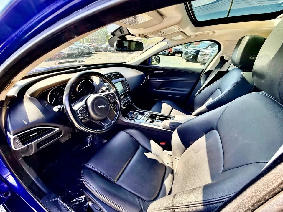 2018 Jaguar XE - Image 9 of 18