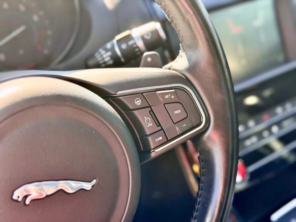 2018 Jaguar XE - Image 13 of 18