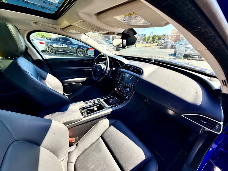 2018 Jaguar XE - Image 17 of 18