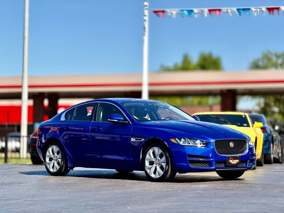 2018 Jaguar XE - Image 7 of 18