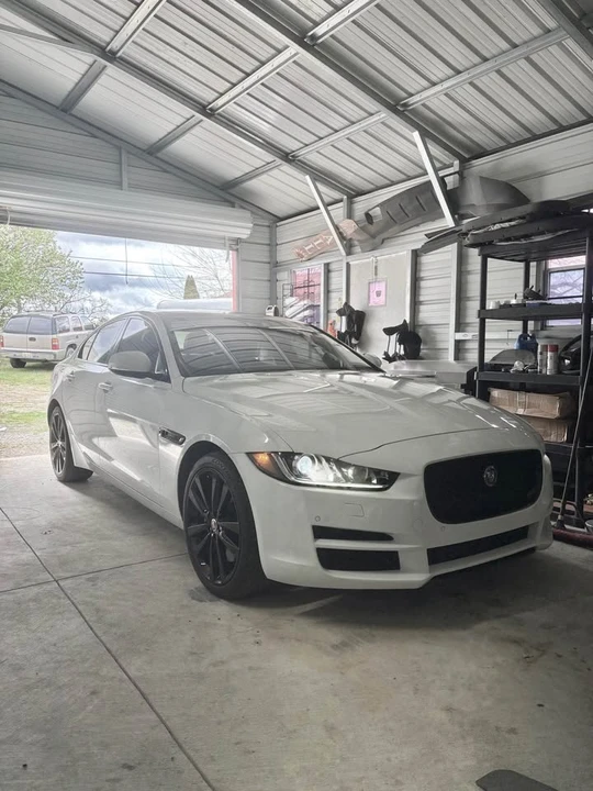 2018 Jaguar XE - Image 4 of 10