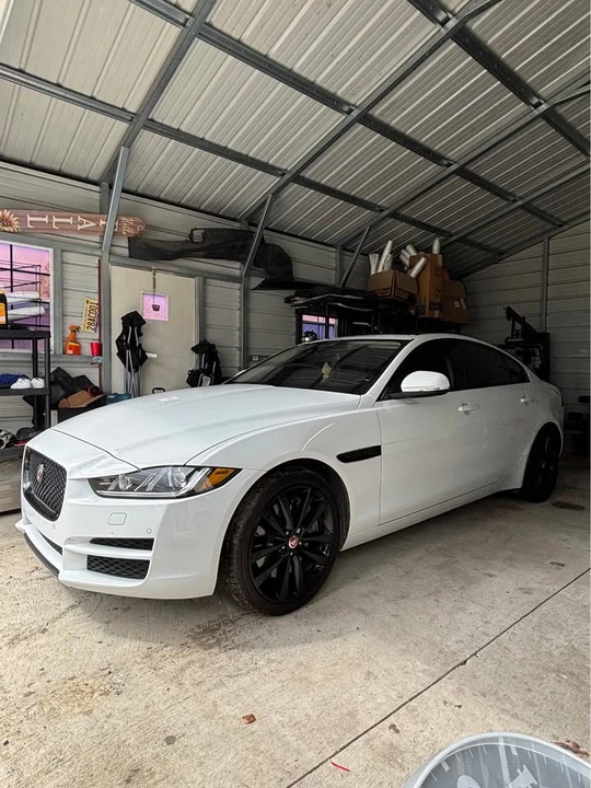 2018 Jaguar XE - Image 3 of 10