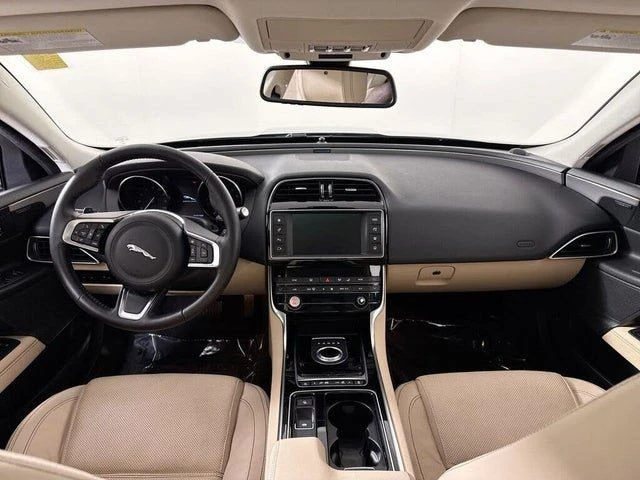 2018 Jaguar XE - Image 19 of 20