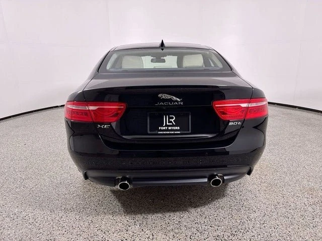 2018 Jaguar XE - Image 7 of 20