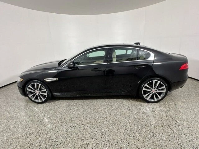 2018 Jaguar XE - Image 5 of 20