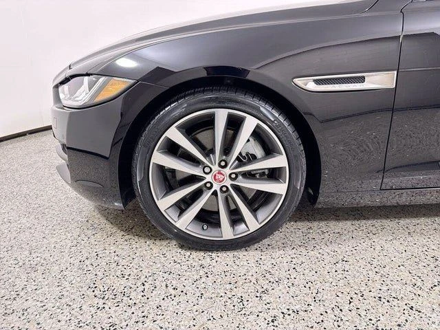 2018 Jaguar XE - Image 10 of 20