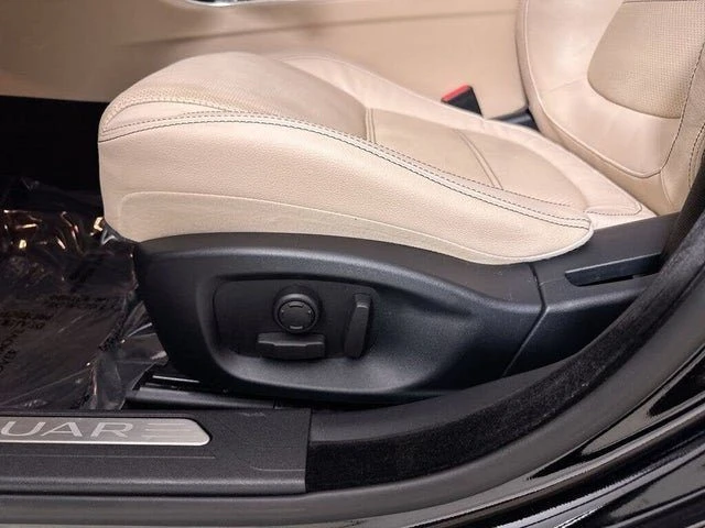 2018 Jaguar XE - Image 12 of 20