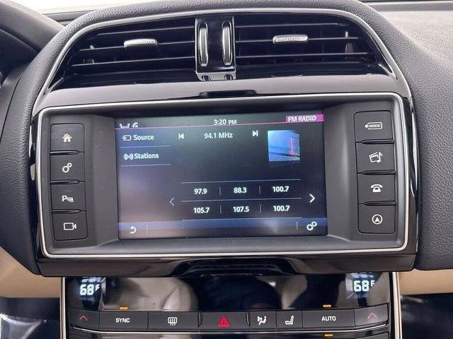 2018 Jaguar XE - Image 16 of 20