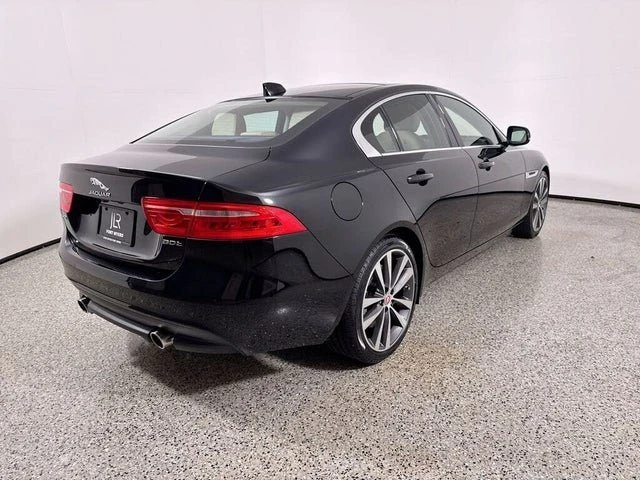 2018 Jaguar XE - Image 8 of 20