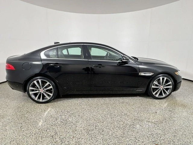 2018 Jaguar XE - Image 9 of 20