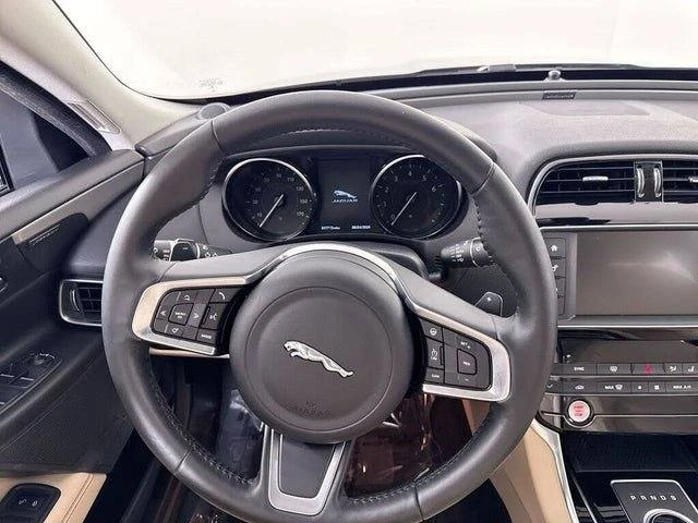 2018 Jaguar XE - Image 14 of 20