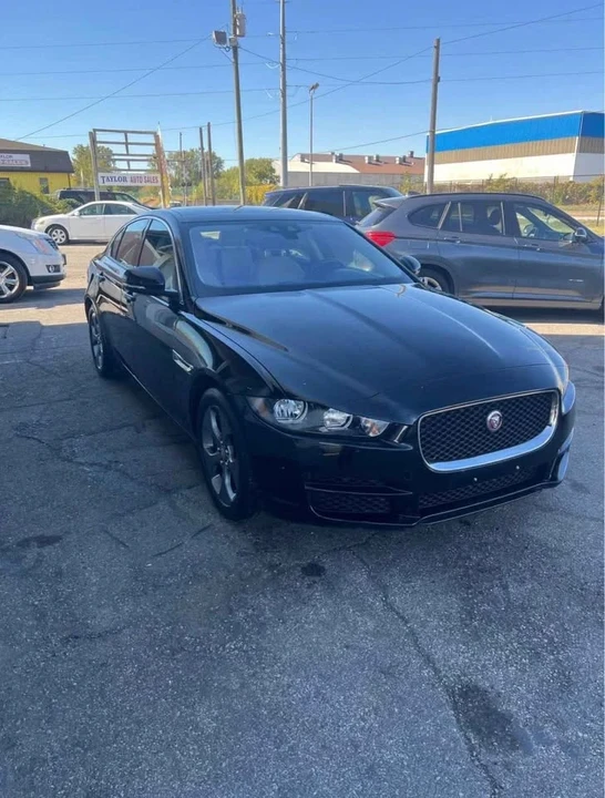2018 Jaguar XE - Image 9 of 10