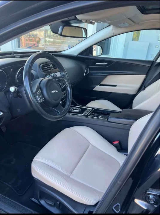 2018 Jaguar XE - Image 8 of 10