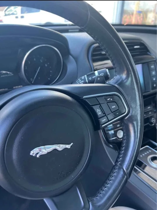 2018 Jaguar XE - Image 3 of 10
