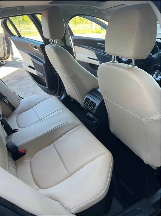 2018 Jaguar XE - Image 5 of 10