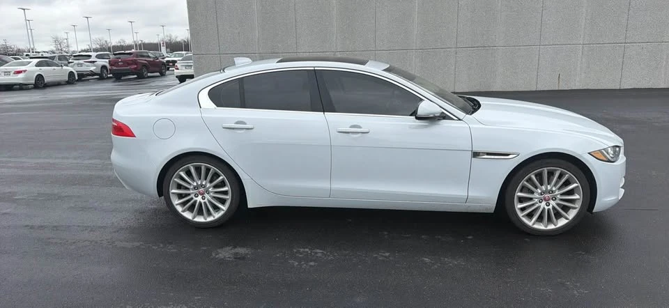 2018 Jaguar XE - Image 4 of 13