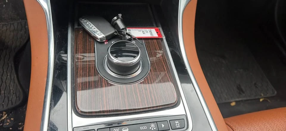2018 Jaguar XE - Image 12 of 13