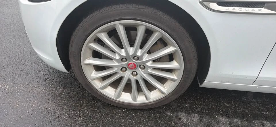 2018 Jaguar XE - Image 7 of 13