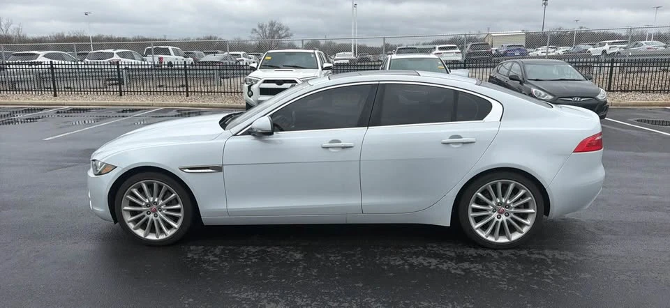 2018 Jaguar XE - Image 6 of 13