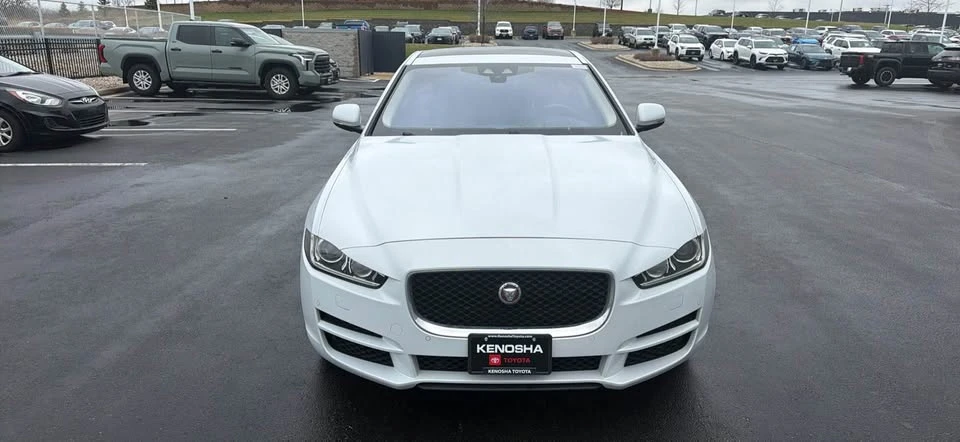 2018 Jaguar XE - Image 2 of 13