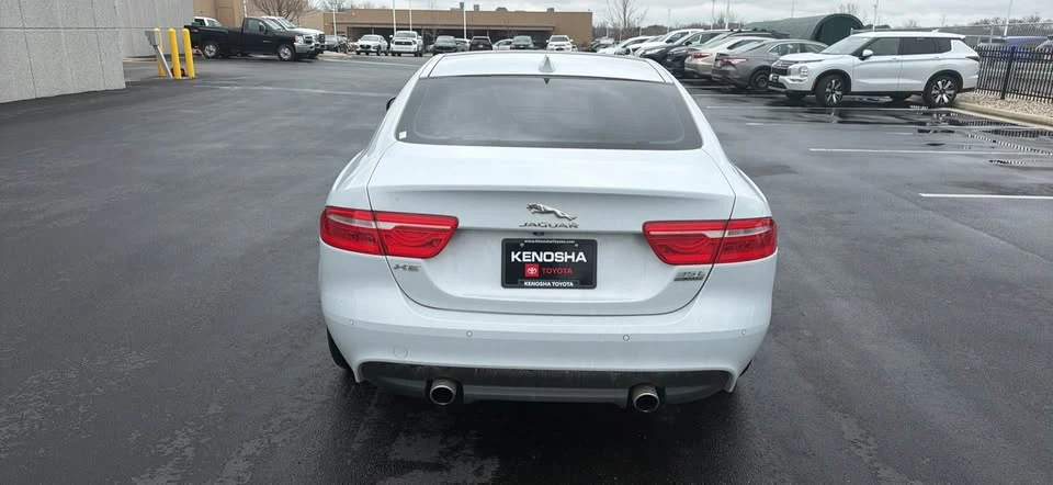 2018 Jaguar XE - Image 5 of 13