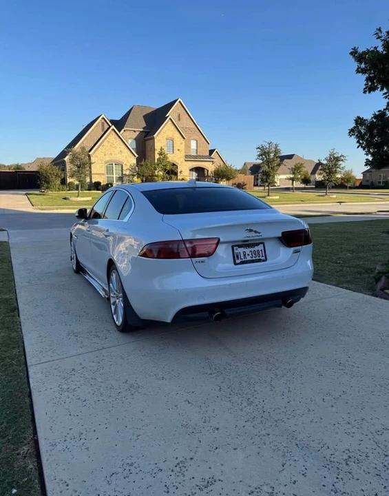 2018 Jaguar XE - Image 4 of 10