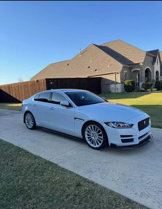 2018 Jaguar XE - Image 3 of 10