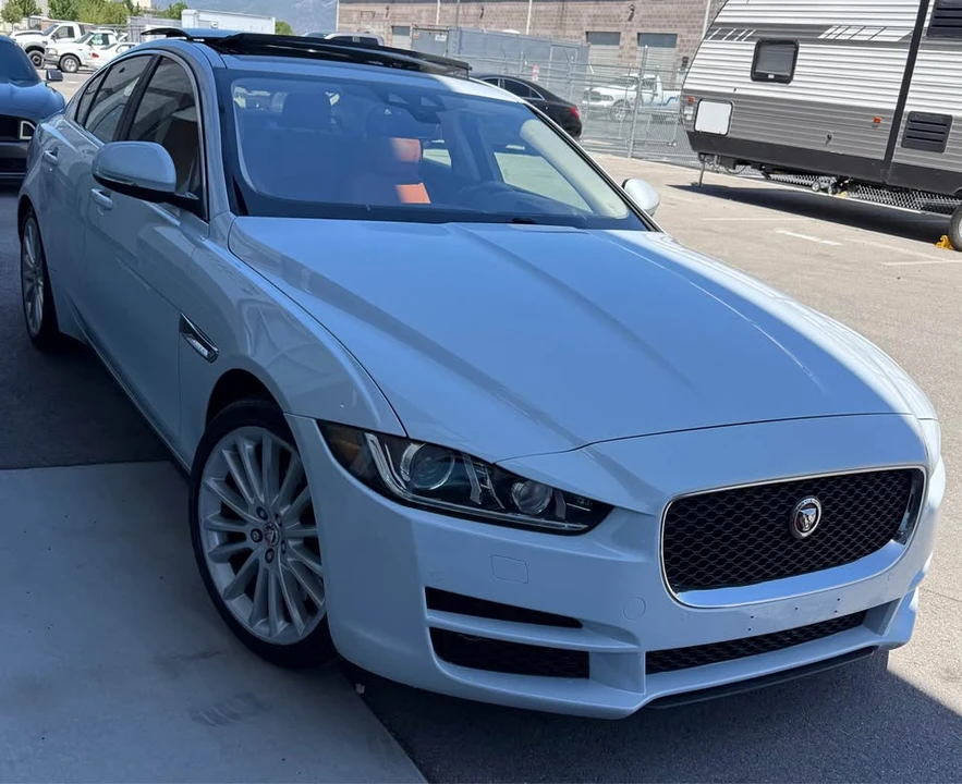 2018 Jaguar XE - Image 17 of 20
