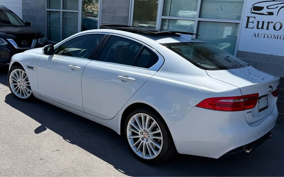 2018 Jaguar XE - Image 15 of 20