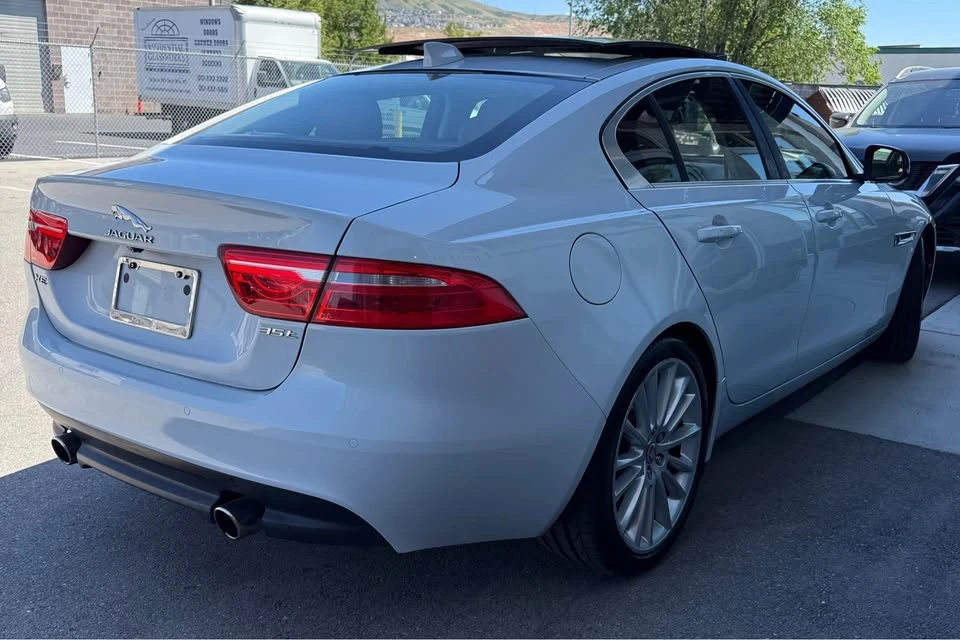 2018 Jaguar XE - Image 16 of 20