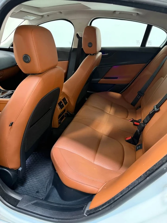 2018 Jaguar XE - Image 8 of 20