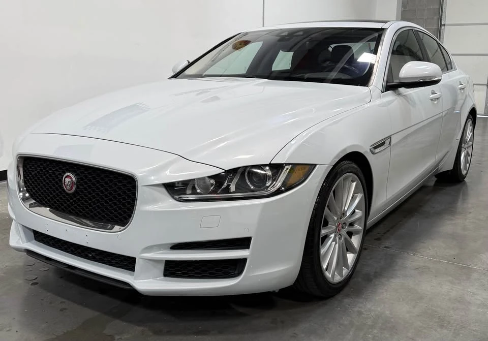 2018 Jaguar XE - Image 3 of 20