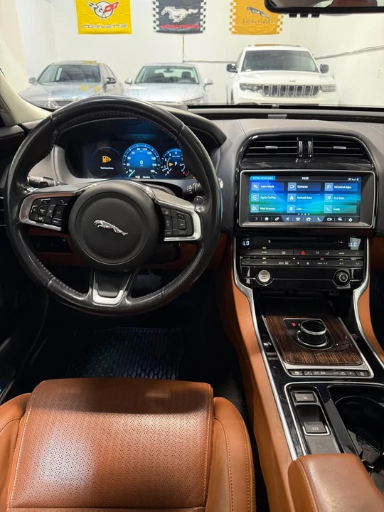 2018 Jaguar XE - Image 9 of 20