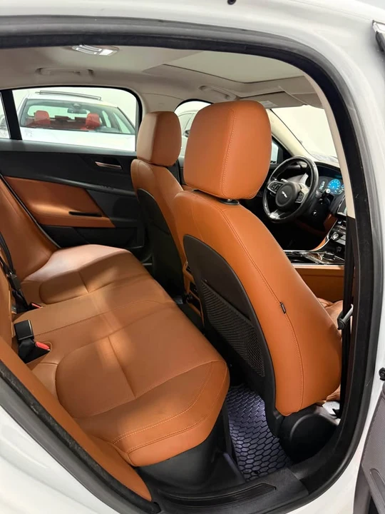 2018 Jaguar XE - Image 12 of 20